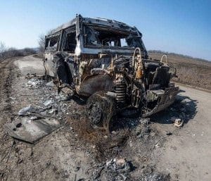 #Аналоговнет. Ось так виглядає гордість оборонпрому російської федерації - бронеавтомобіль "Рись" до і після зустрічі з військовослужбовцями 93-тя ОМБр Холодний Яр.
