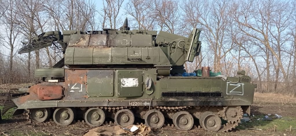 Розбита російська техніка в одному зі звільнених 93-тя ОМБр Холодний Яр населених пунктів на Харківщини.