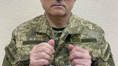 Ві́ктор Володи́мирович Медведчу́к (нар. 7 серпня 1954, Почет, Красноярський край) — колишній український проросійський політик, державний та громадський діяч, бізнесмен. Народний депутат України II—IV та IX-го скликань, один з керівників забороненої партії «Опозиційна платформа — За життя».