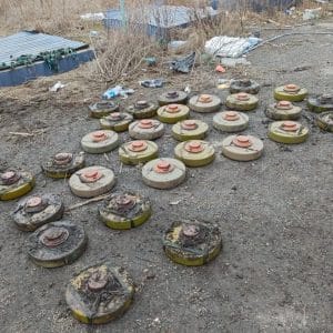Триває розмінування звільнених територій